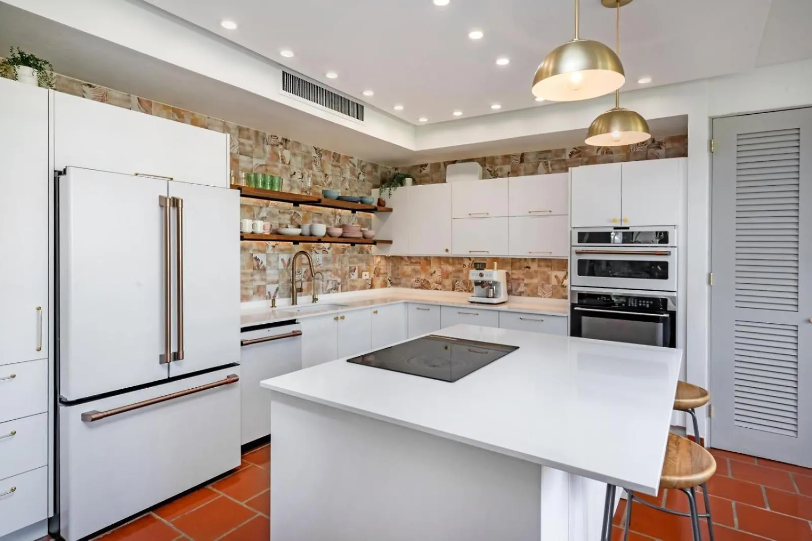 Villa Gem Tropical Charm Prime Location Sabana
