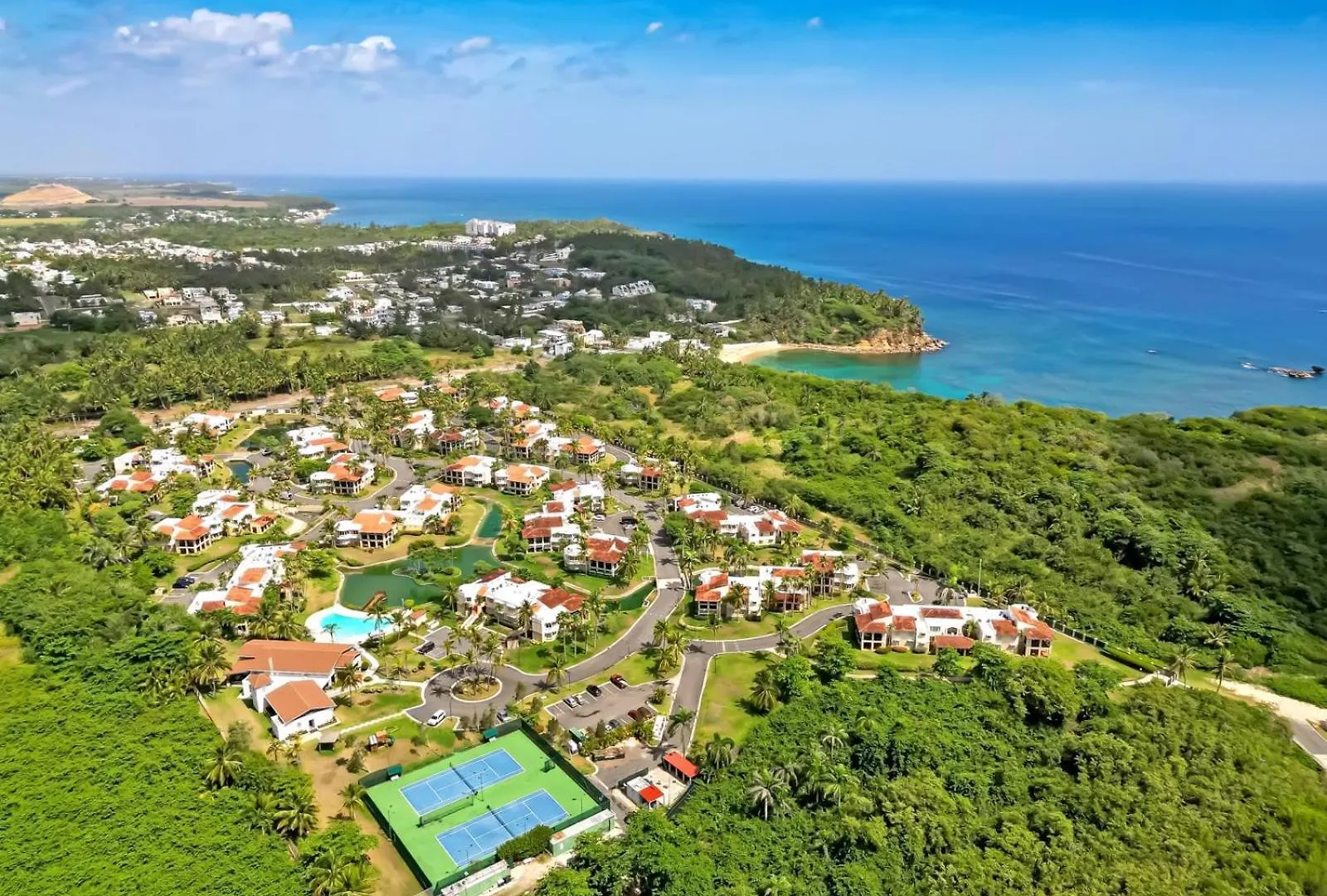 Villa Gem Tropical Charm Prime Location Sabana
