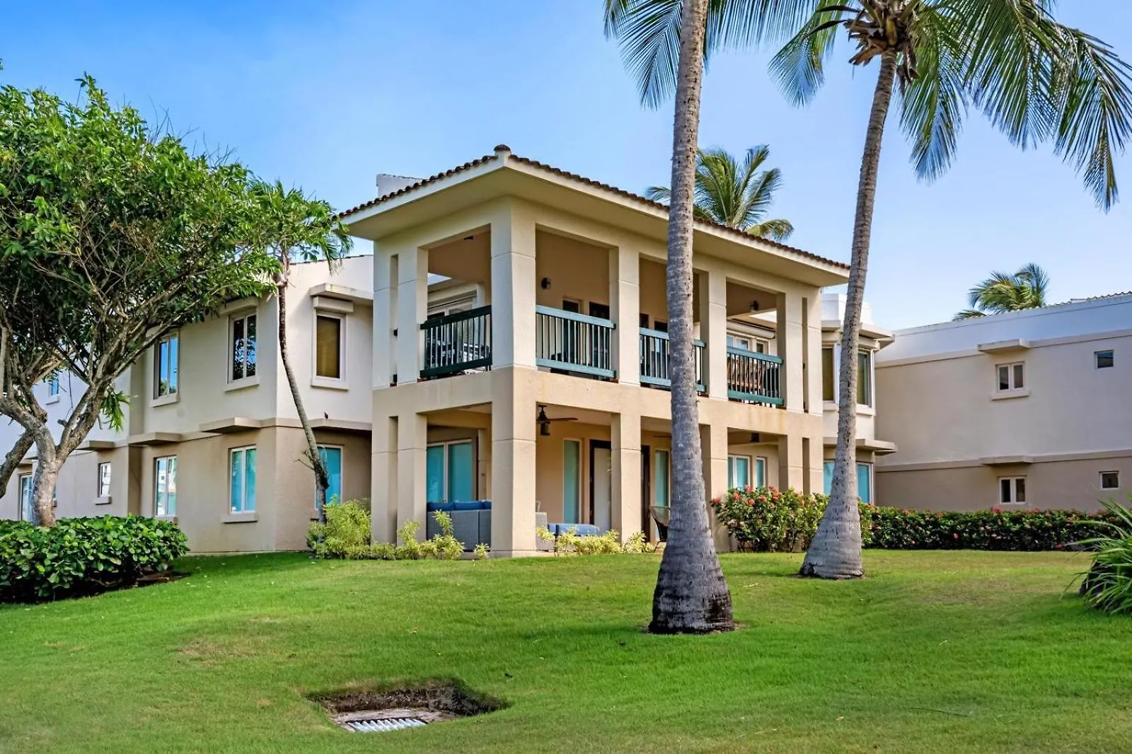 Villa Gem Tropical Charm Prime Location Sabana